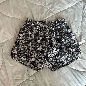 Lululemon shorts size 6